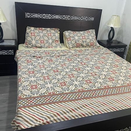 Grey Orchard Homestay - A Family Place ลาฮอร์ ภายนอก รูปภาพ