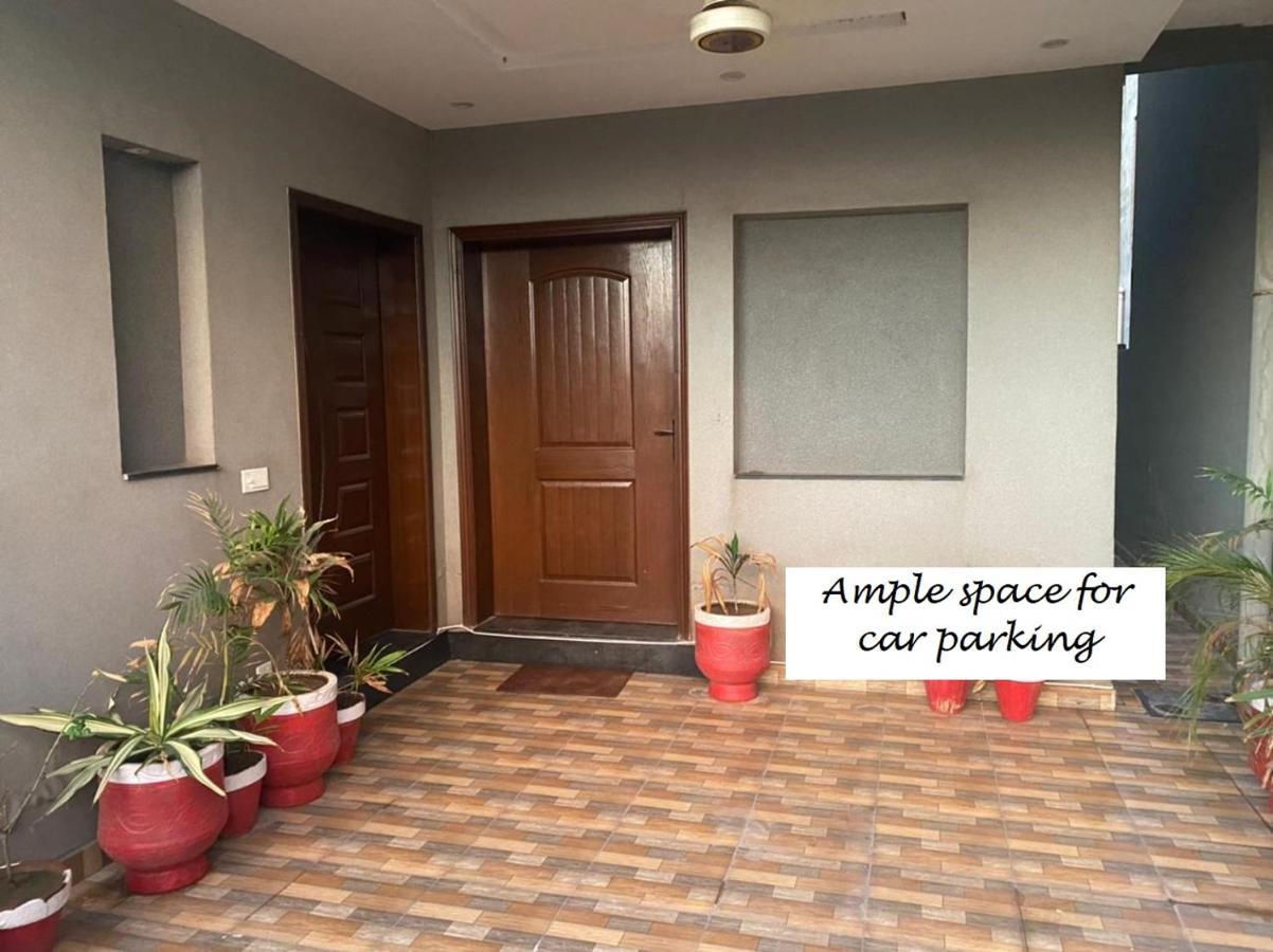 Grey Orchard Homestay - A Family Place ลาฮอร์ ภายนอก รูปภาพ