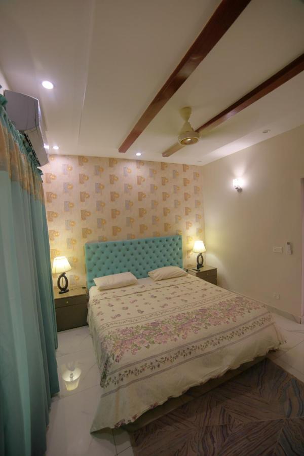 Grey Orchard Homestay - A Family Place ลาฮอร์ ภายนอก รูปภาพ