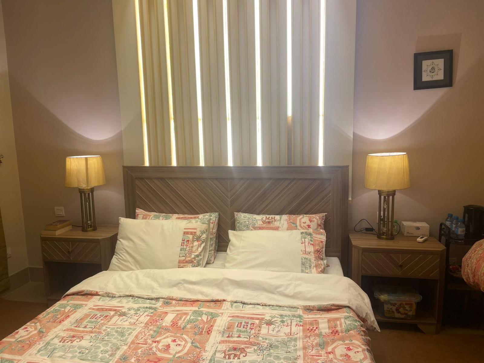 Grey Orchard Homestay - A Family Place ลาฮอร์ ภายนอก รูปภาพ
