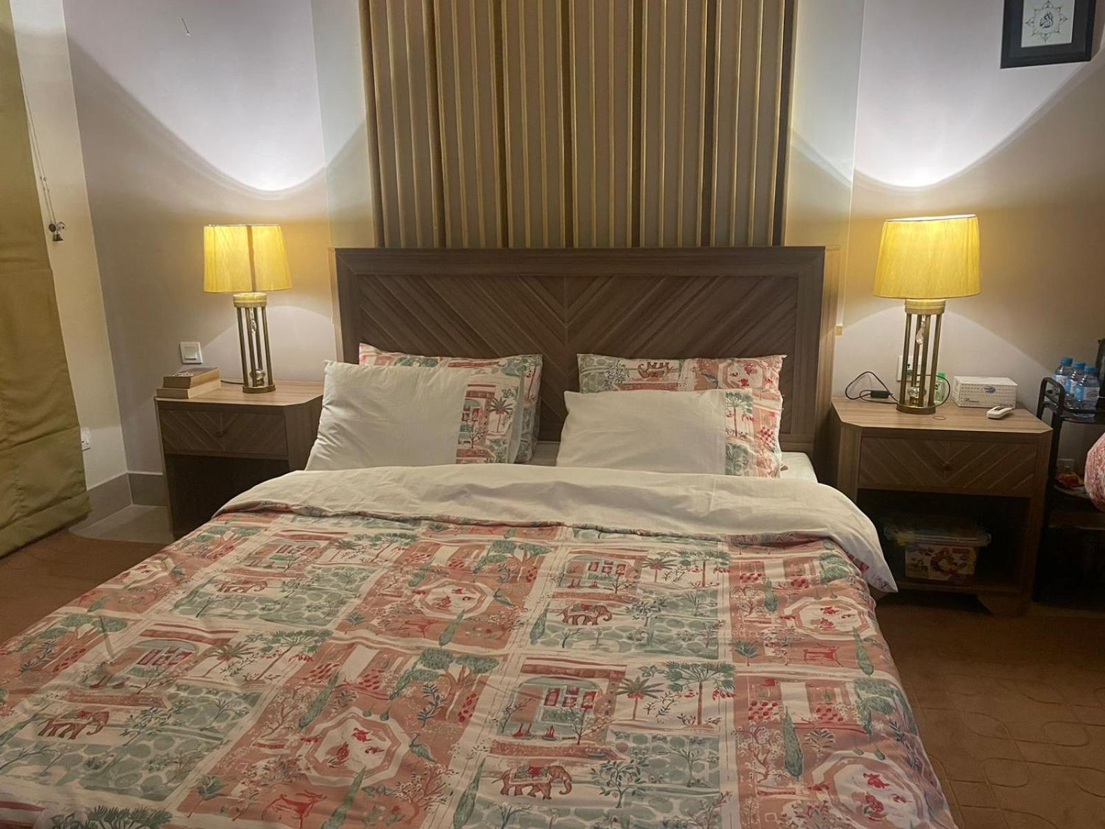 Grey Orchard Homestay - A Family Place ลาฮอร์ ภายนอก รูปภาพ