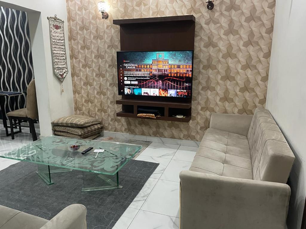 Grey Orchard Homestay - A Family Place ลาฮอร์ ภายนอก รูปภาพ