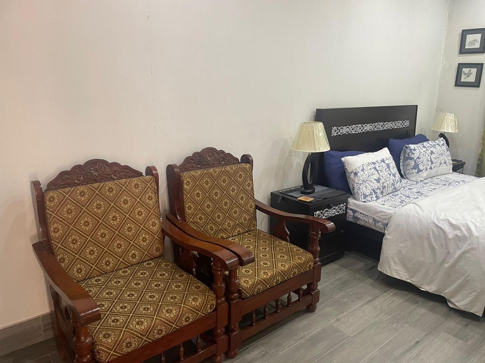 Grey Orchard Homestay - A Family Place ลาฮอร์ ภายนอก รูปภาพ