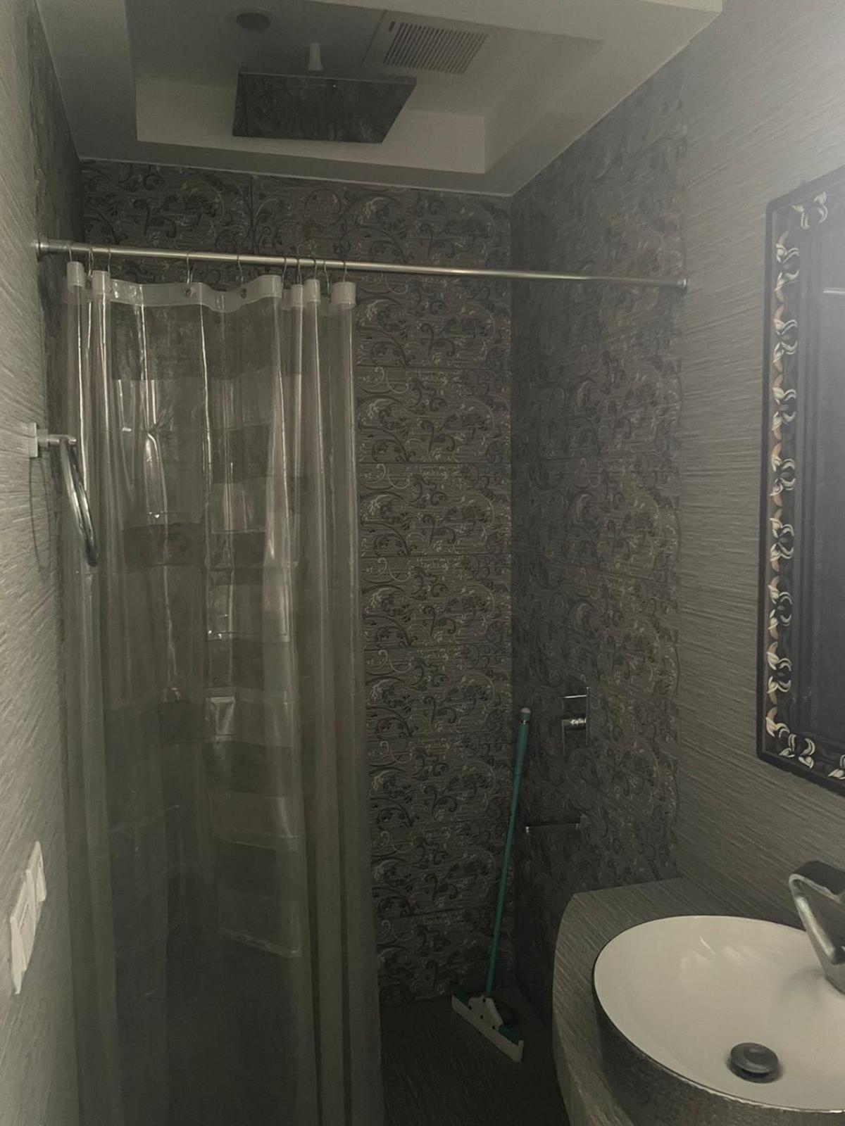 Grey Orchard Homestay - A Family Place ลาฮอร์ ภายนอก รูปภาพ